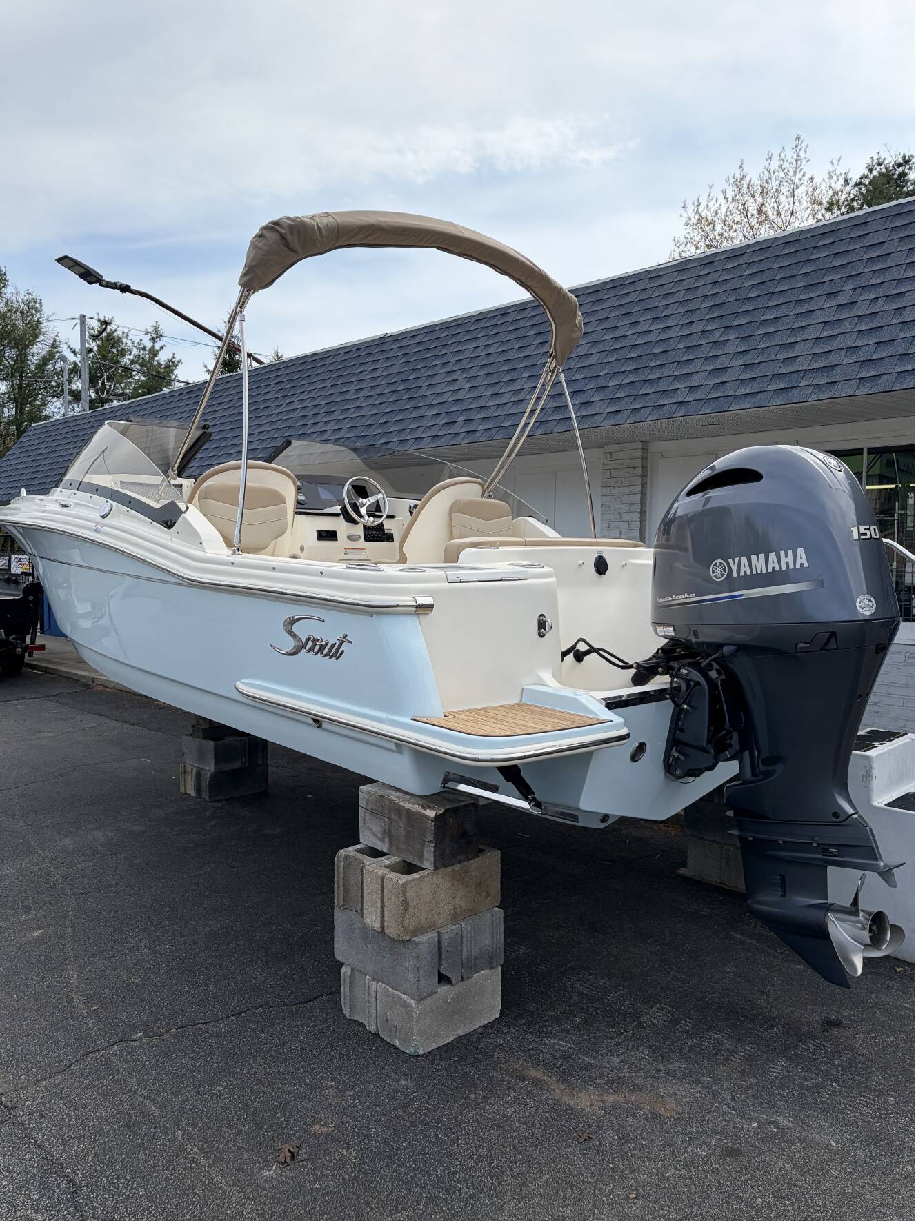 A photo of this 2023 Scout Boat Company 215 DORADO
