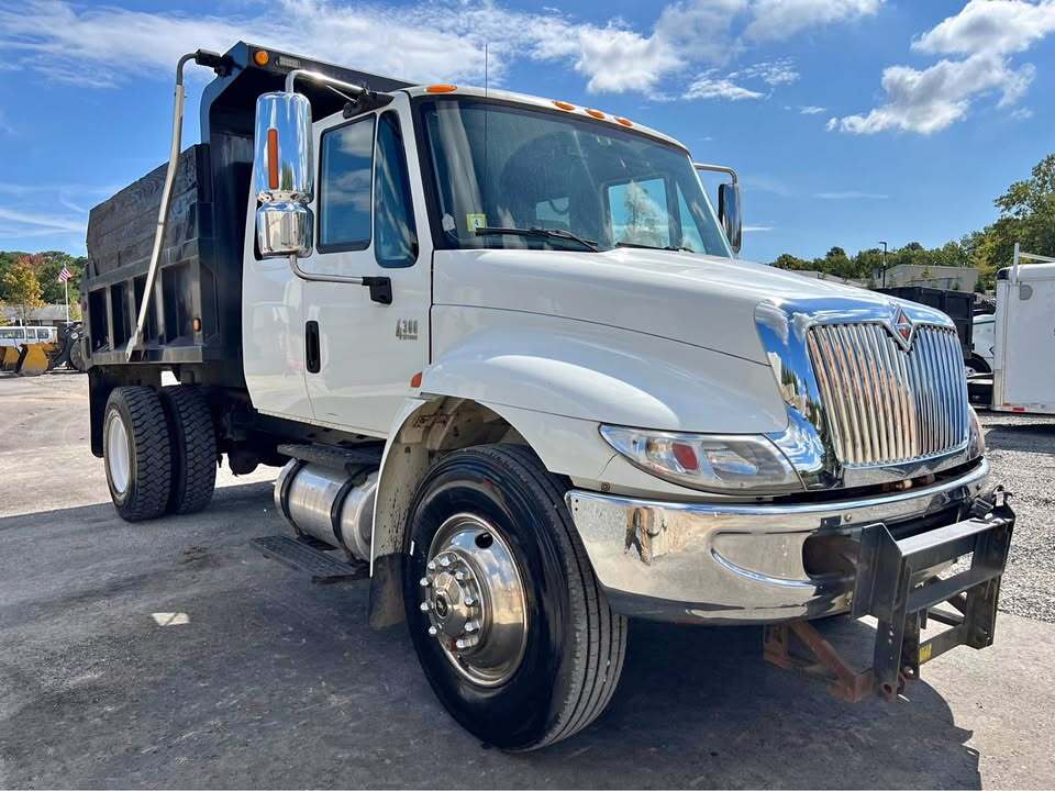 2007 INTERNATIONAL 4300 in Spring City, PA