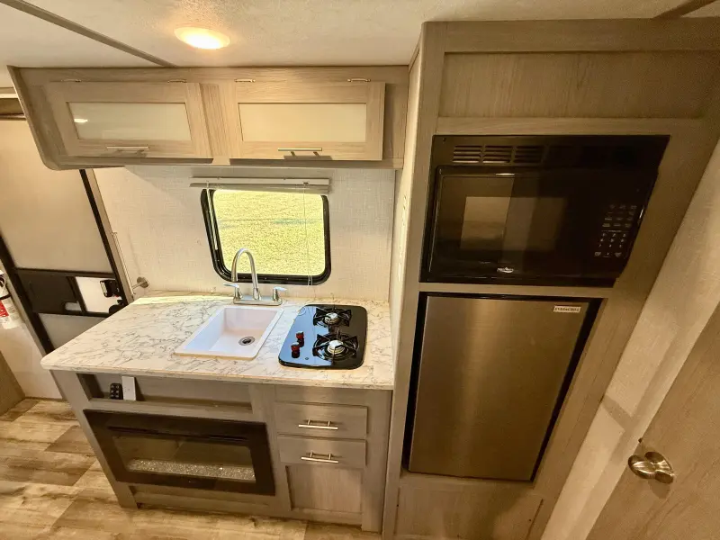 2023 Coleman Lantern 17B