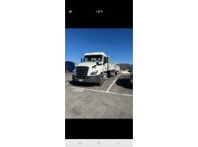 Commercial Truck Spotlight: Freightliner Cascadia image