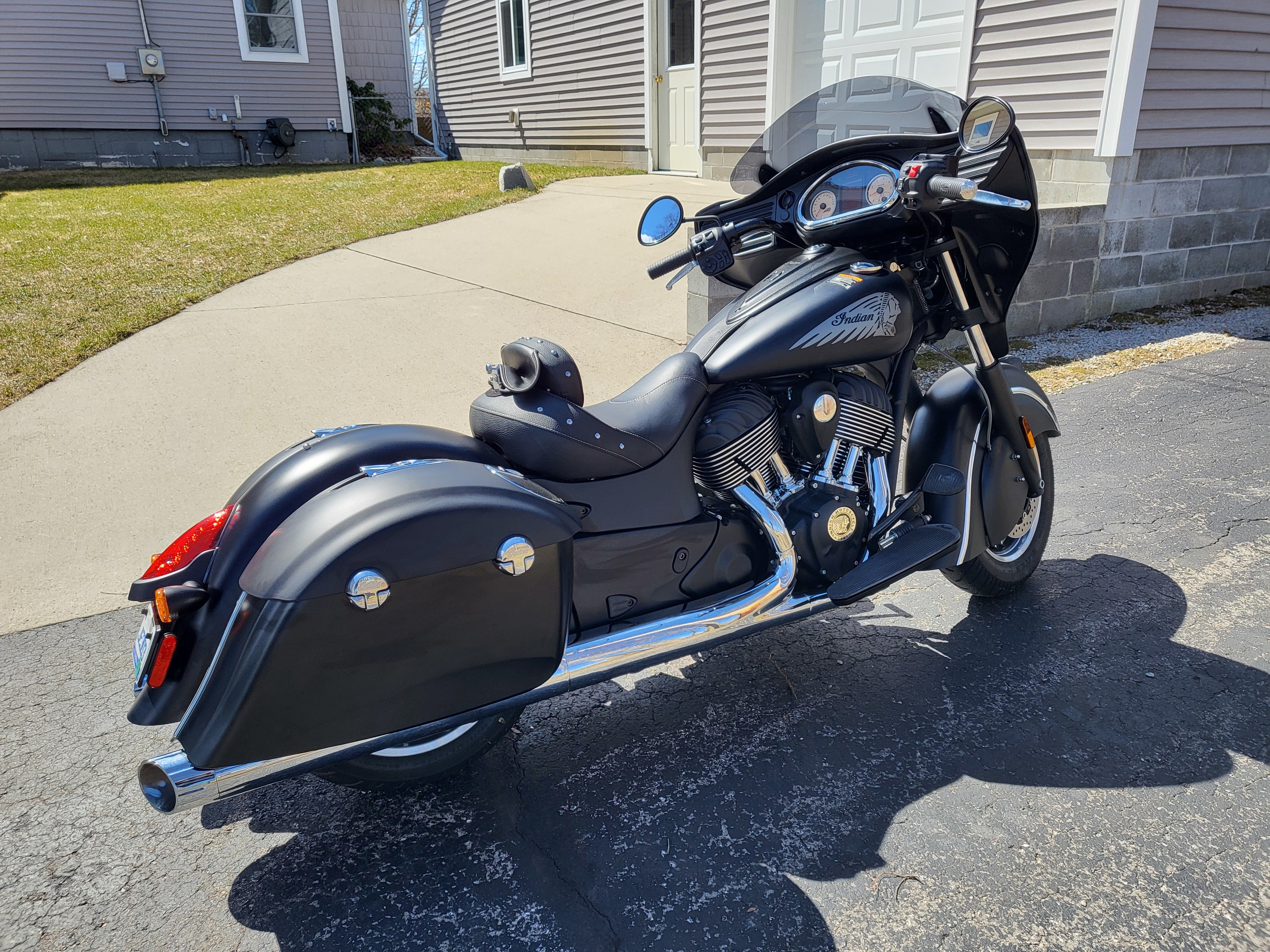 2016 Indian CHIEFTAIN DARK HORSE WITH POWERBAND AUDIO PACKAGE DARK HORSE WITH POWERBAND AUDIO PACKAGE in Lincoln, MI