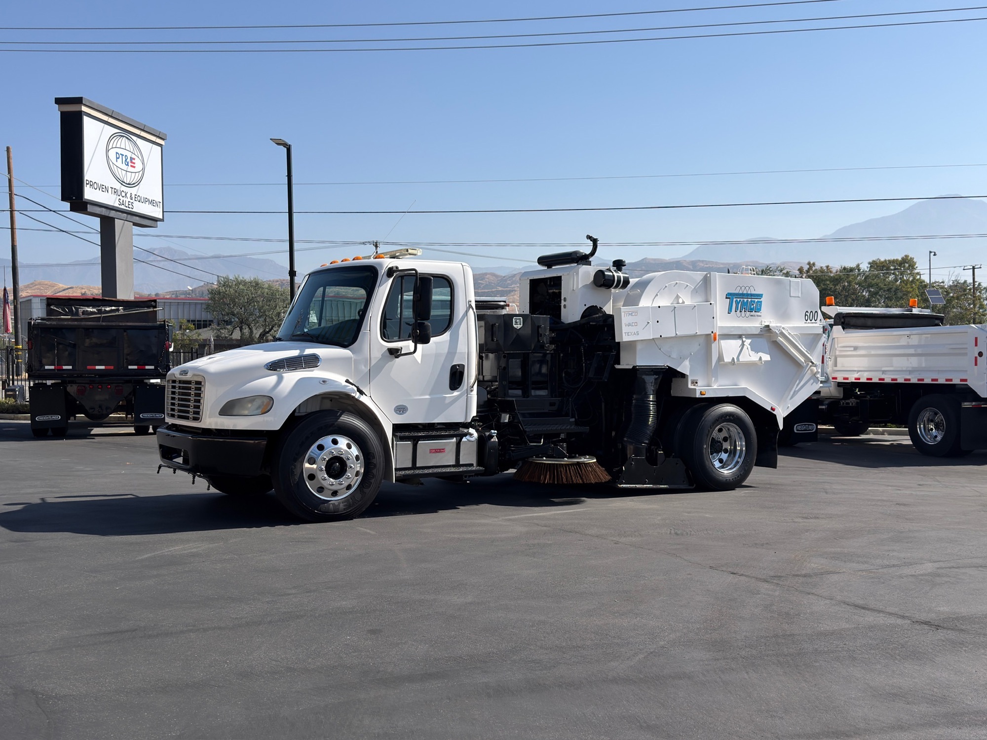 2016 FREIGHTLINER BUSINESS CLASS M2 106 in Yucaipa, CA