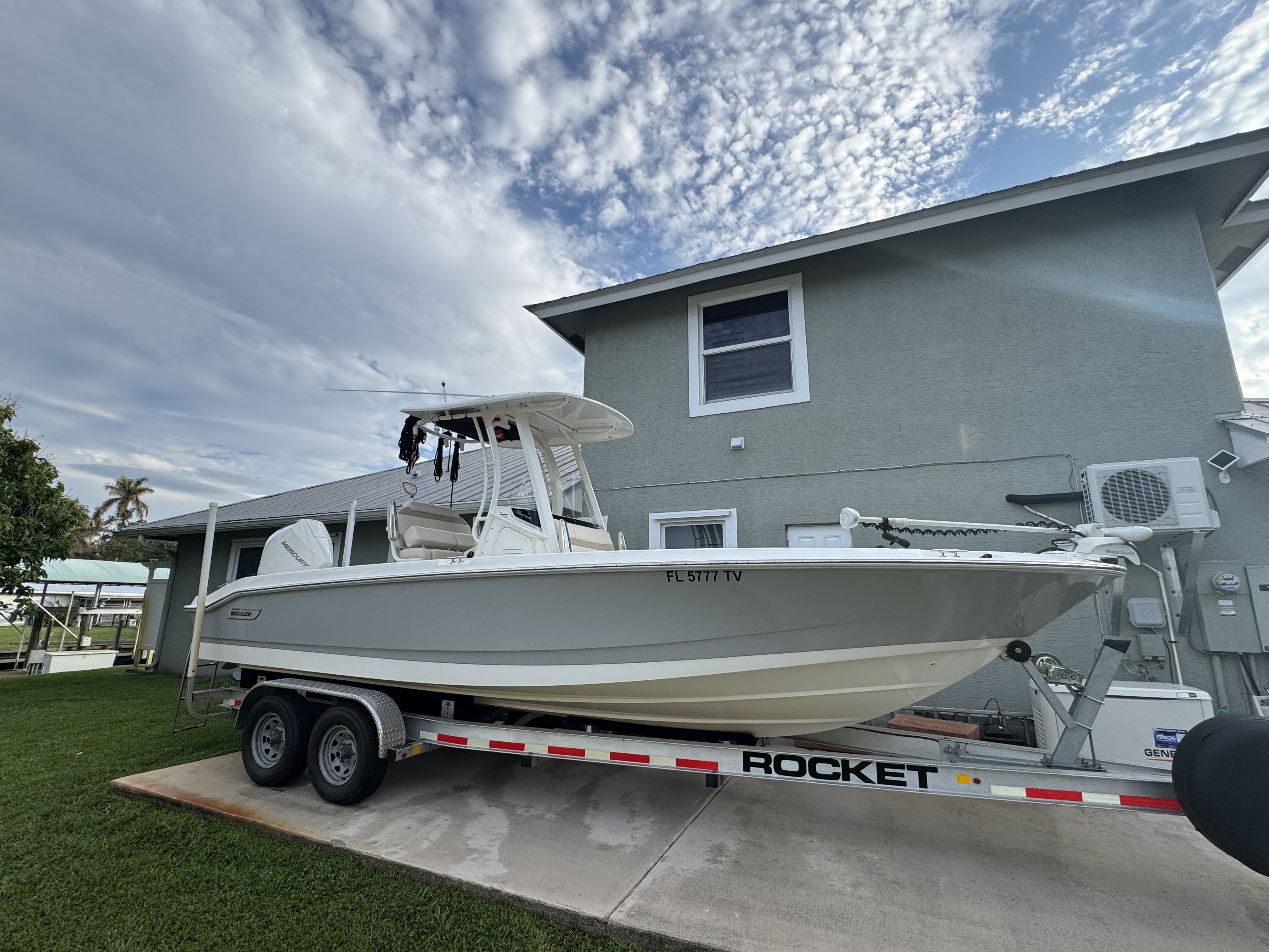 2024 Boston Whaler 250 DAUNTLESS in stuart FL