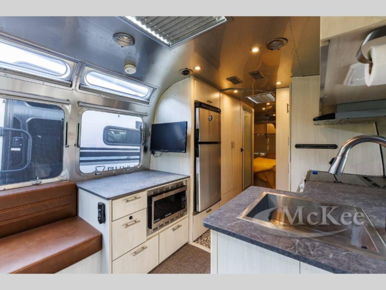 A photo of this 2021 Airstream Flying Cloud 27FB