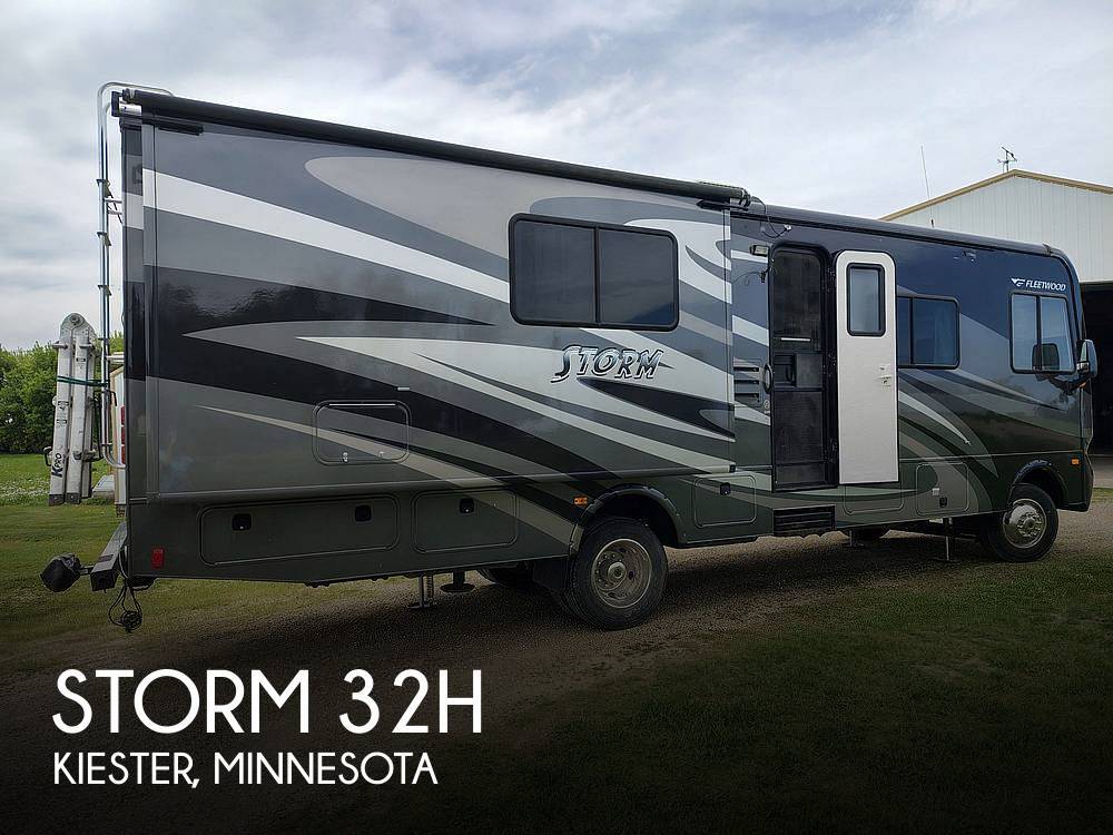 2015 Fleetwood Storm 32H in kiester MN