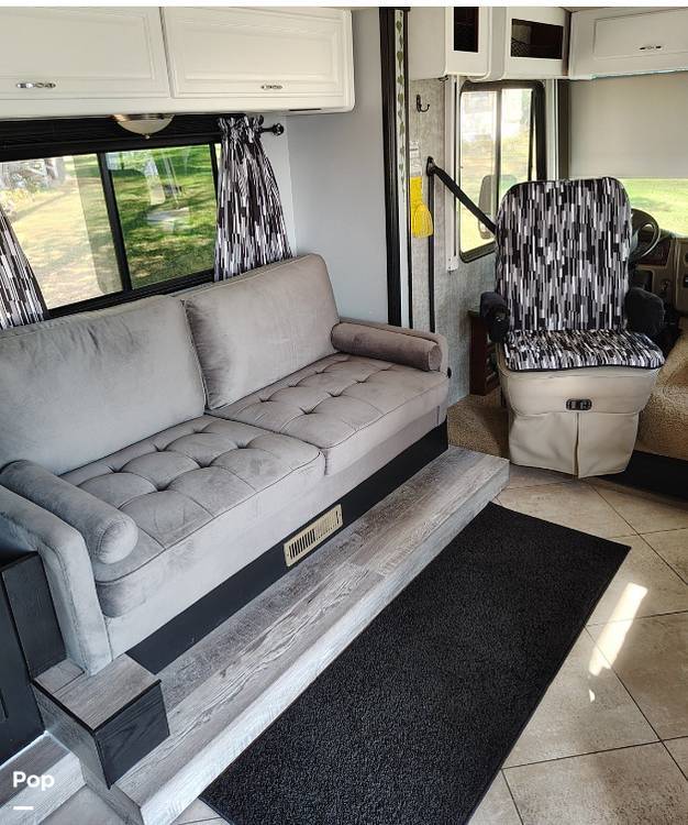 2015 Fleetwood Storm 32H in kiester MN