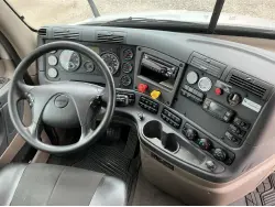 2019 FREIGHTLINER CASCADIA 113