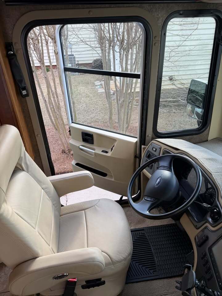 2014 Tiffin Motorhomes ALLEGRO OPEN ROAD 31SA in roebuck SC