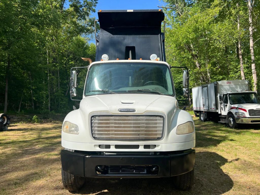 2011 FREIGHTLINER BUSINESS CLASS M2 106 in Fredericksburg, VA