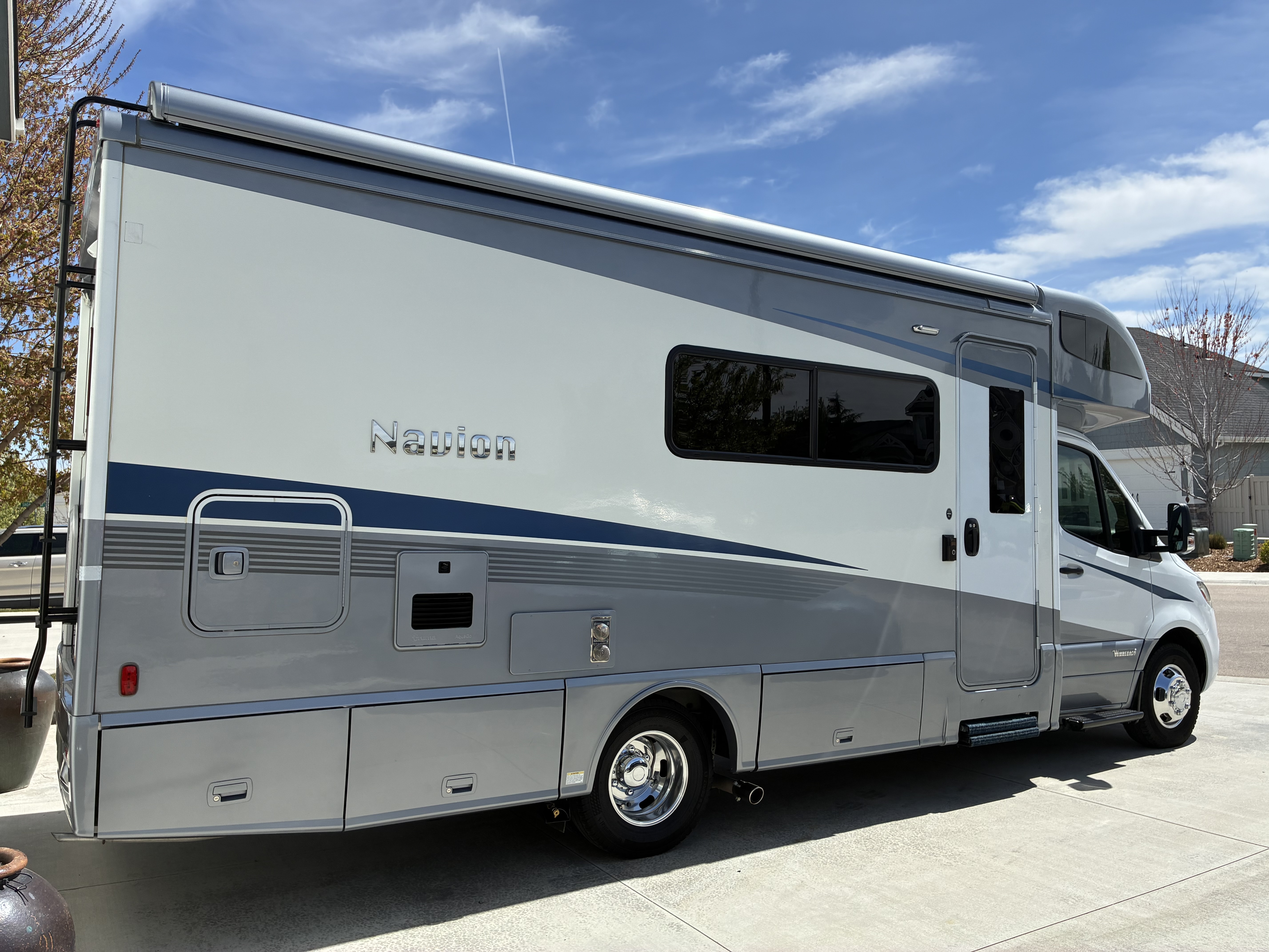 2021 Winnebago NAVION 24D RV