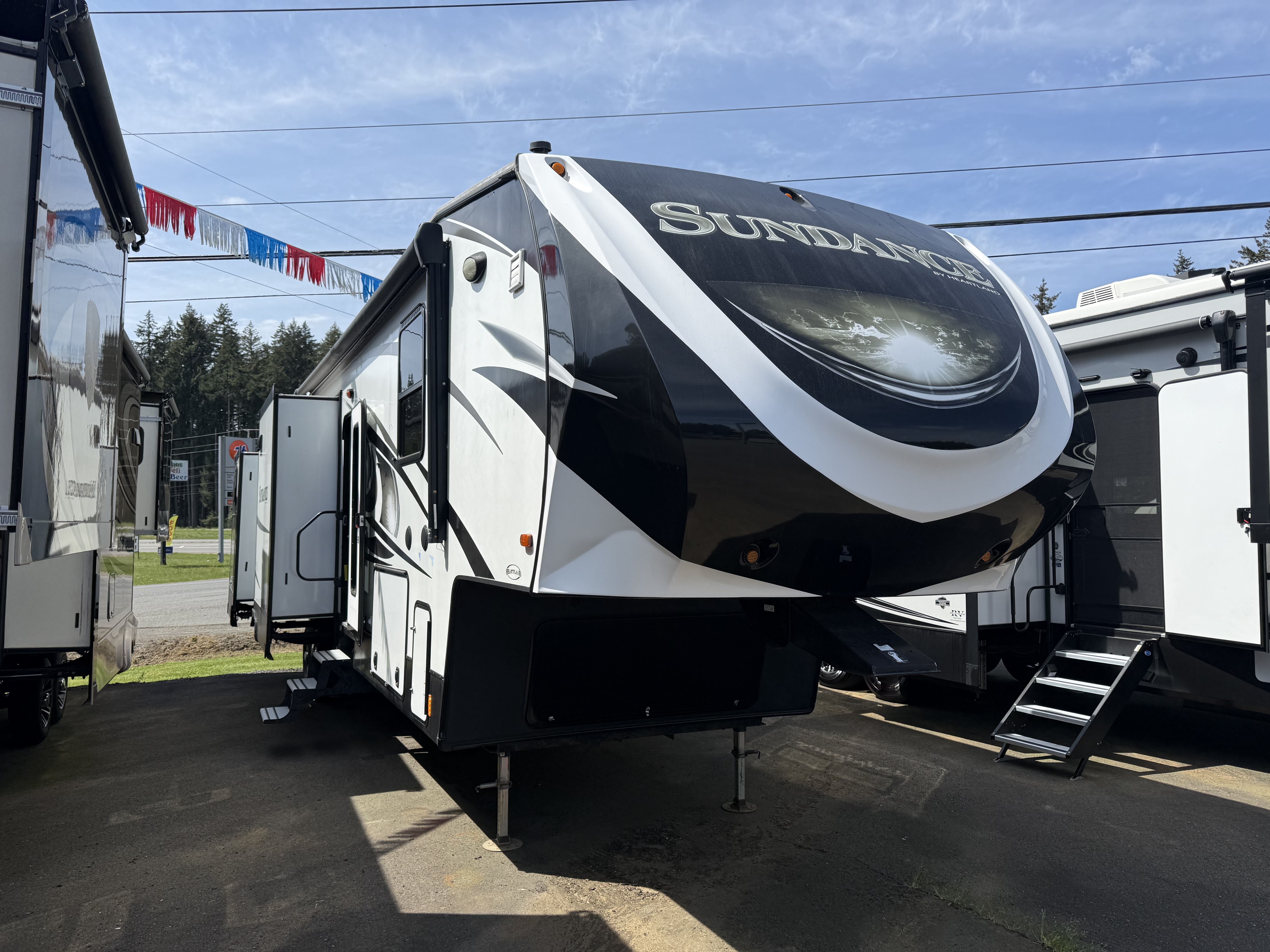 2018 Heartland SUNDANCE 3700RLB (Bunk room!) in shelton WA