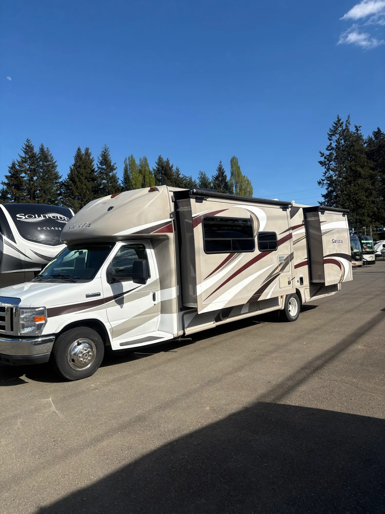 2015 Thor Motor Coach SIESTA 29TB in shelton WA