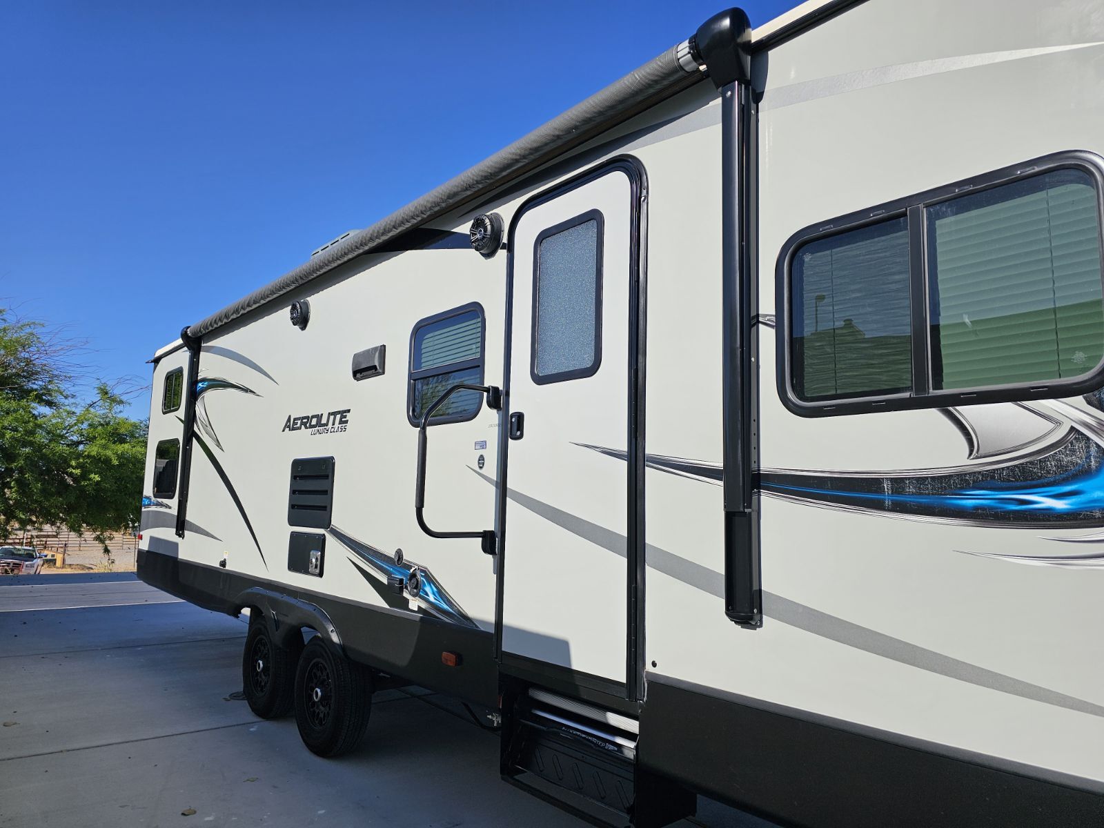 2018 Dutchmen AEROLITE LUXURY 292DBHS in logandale NV
