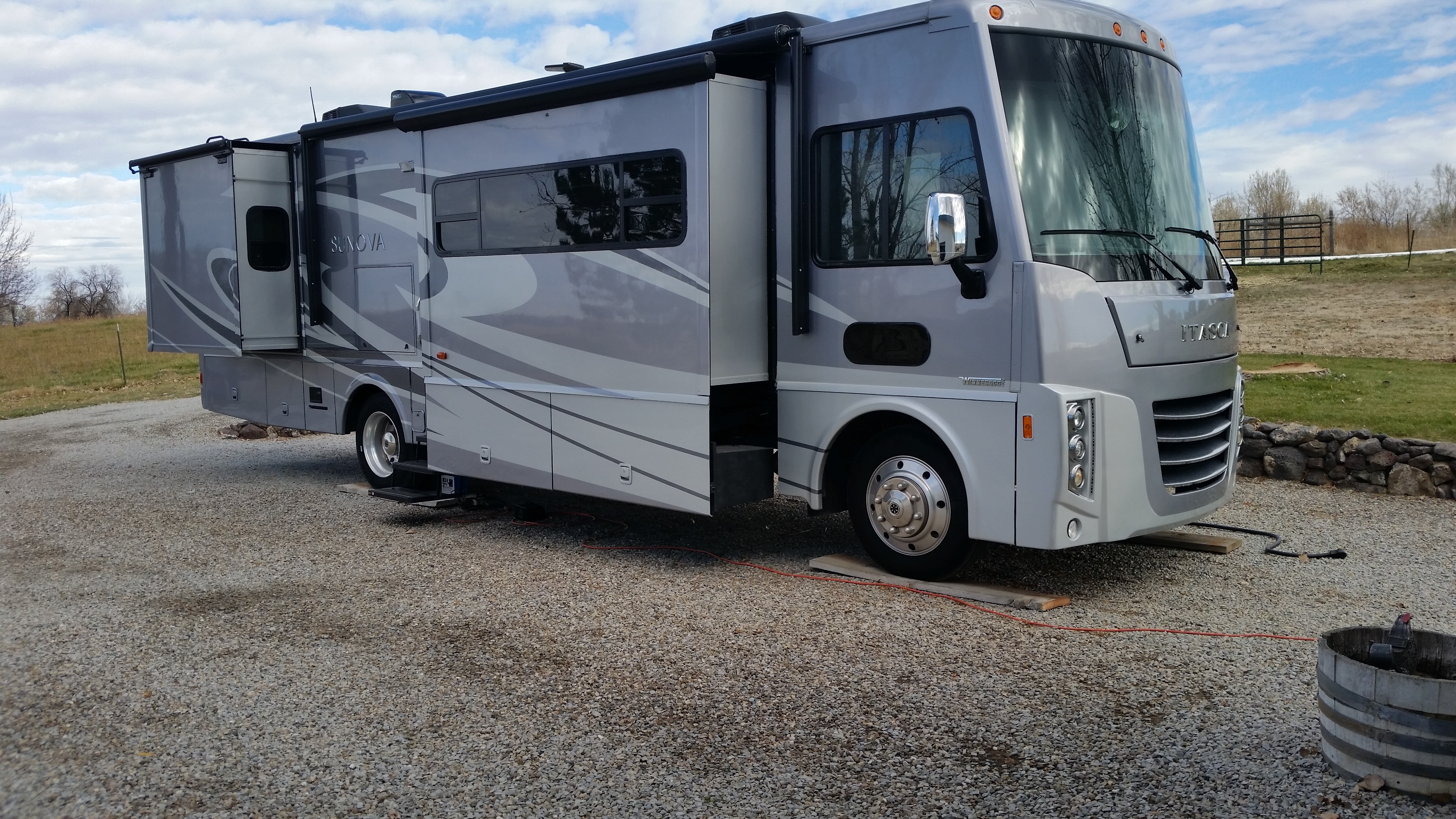 2016 Winnebago ITASCA SUNOVA 33C in buhl ID