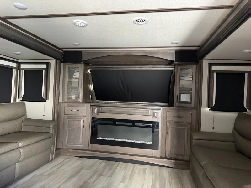 2022 GRAND DESIGN SOLITUDE 380FL