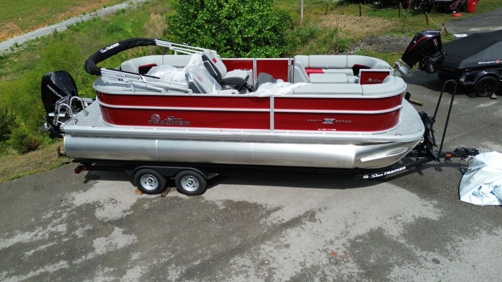 2026 Sun Tracker Party Barge® 22 XP3 in white bluff TN