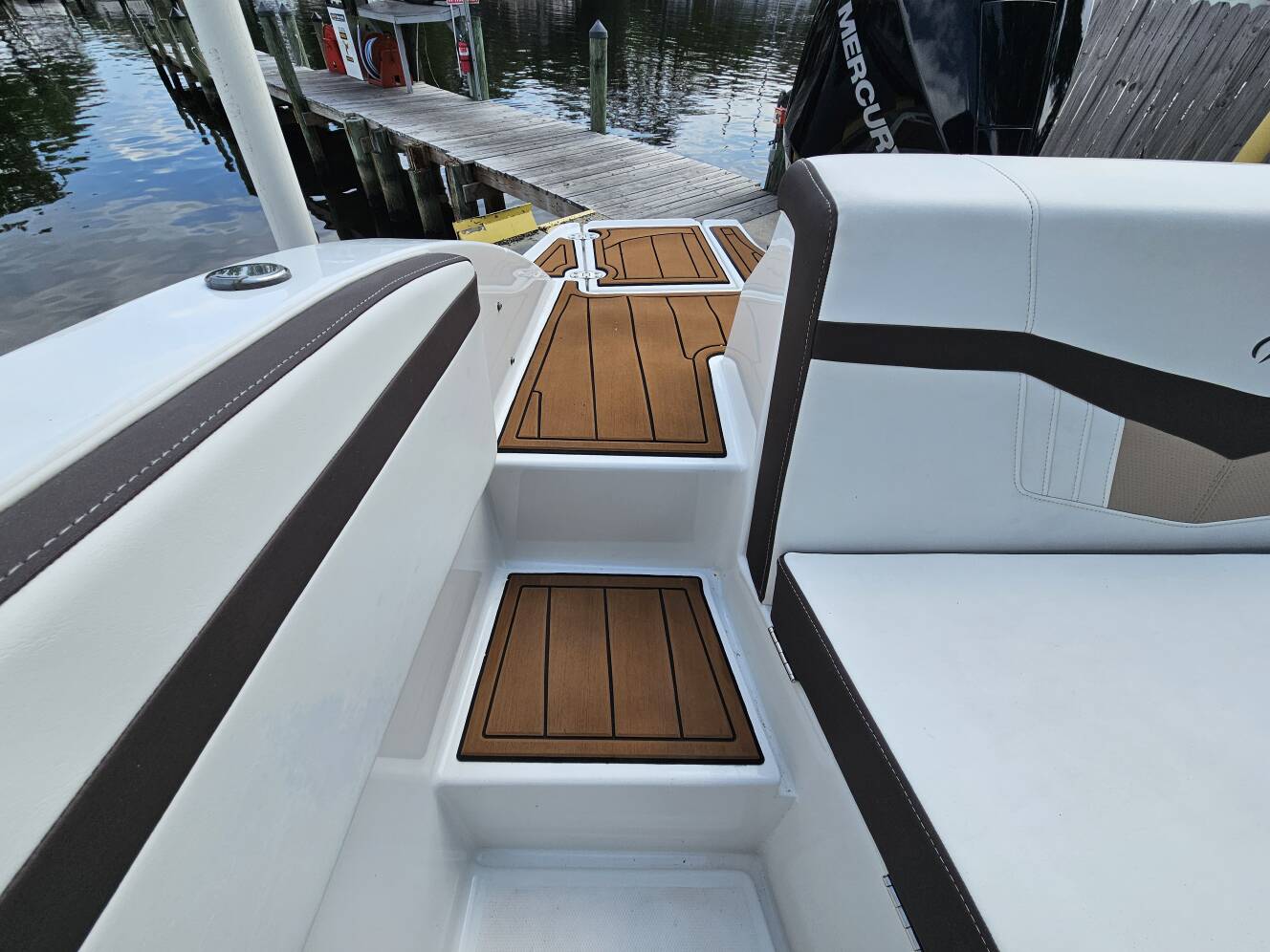 A photo of this 2020 Monterey M-225