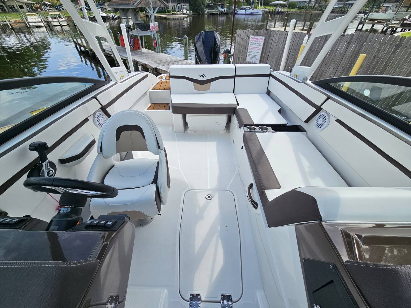 A photo of this 2020 Monterey M-225