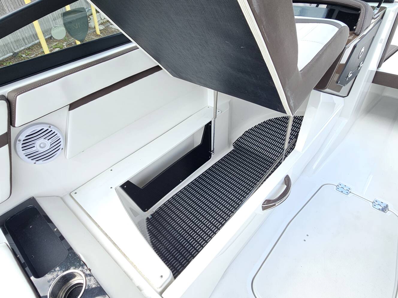 A photo of this 2020 Monterey M-225