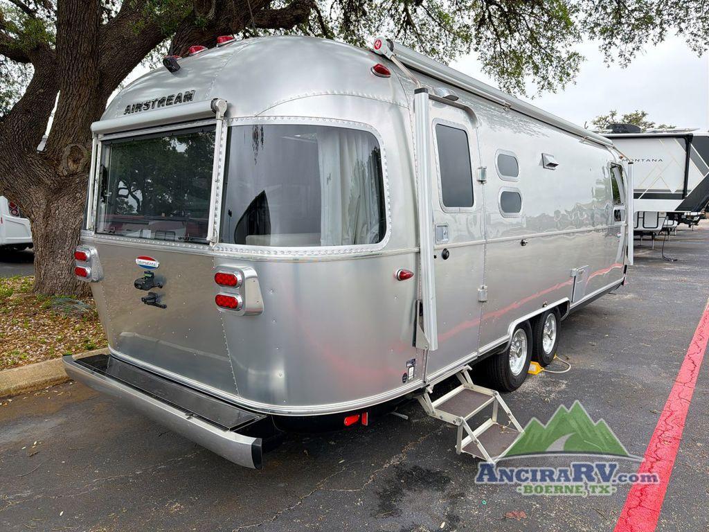 2017 Airstream International Signature 27FB in boerne TX