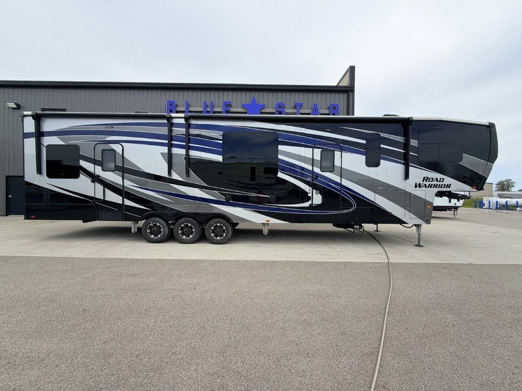 2021 Heartland Road Warrior 3965 in holland MI