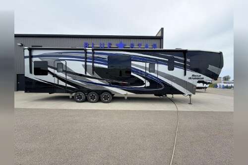 2021 Heartland Road Warrior 3965 in holland MI
