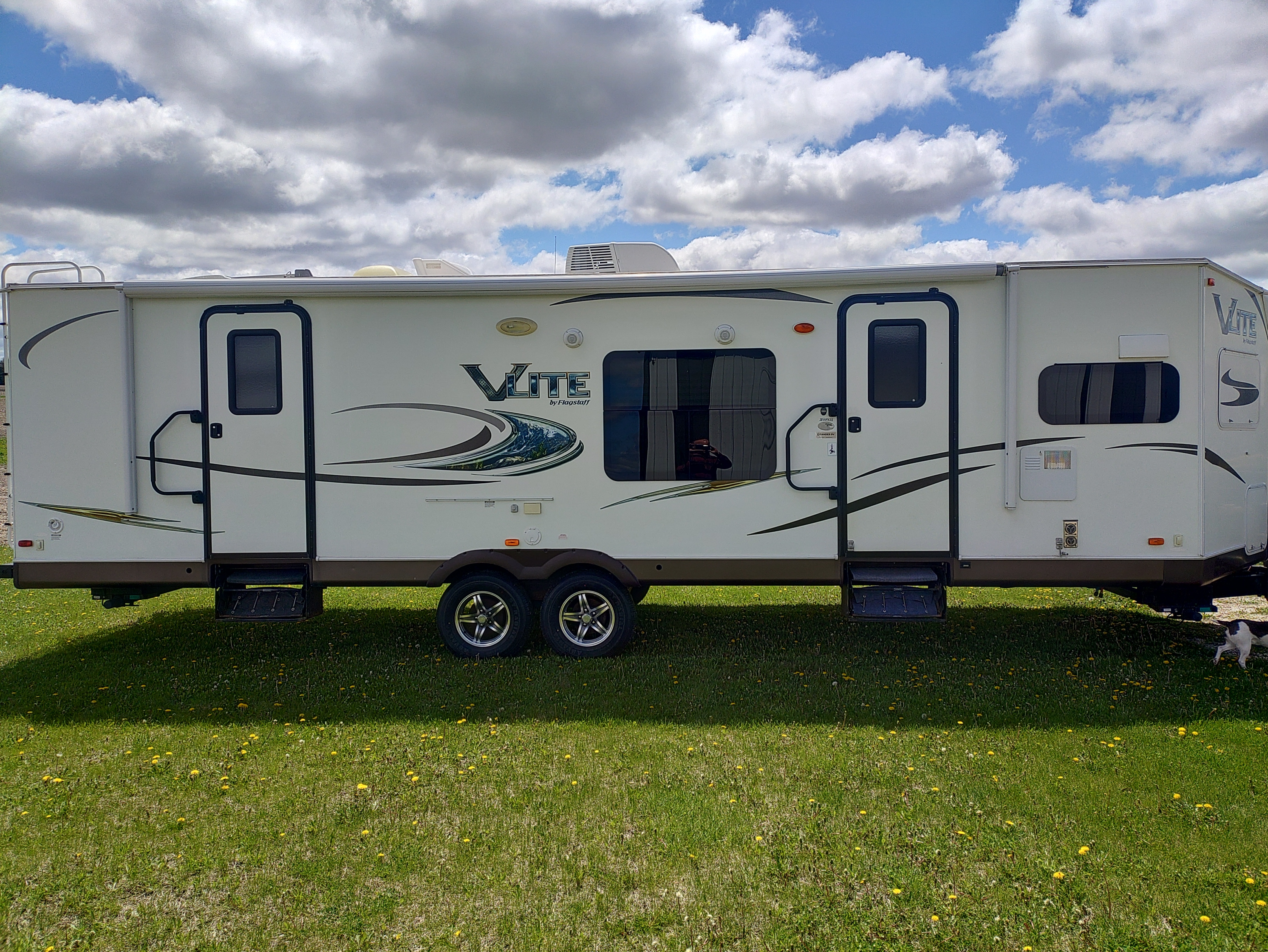 2015 Forest River FLAGSTAFF-V-LITE 30WFKSS in kirkland IL