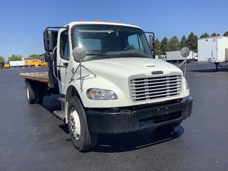 2022 FREIGHTLINER BUSINESS CLASS M2 106 in Lancaster, PA