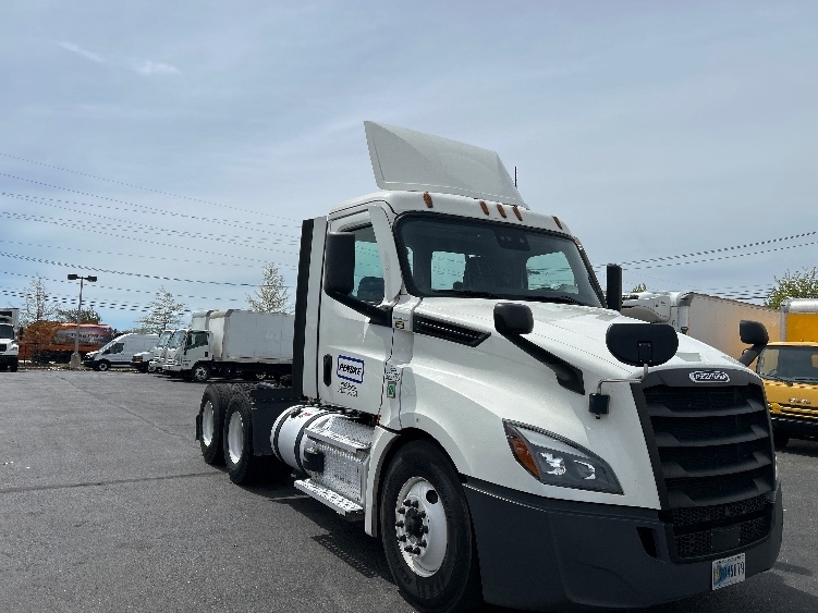 2021 FREIGHTLINER CASCADIA 126 in West Babylon, NY