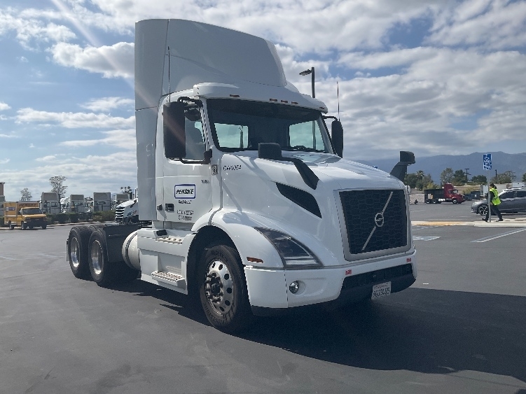 2021 VOLVO VNR64300 in Fontana, CA