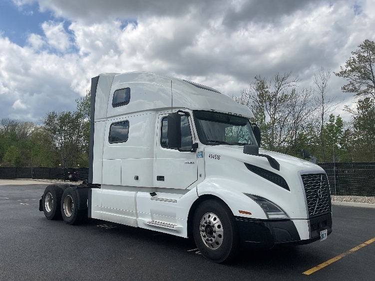 2022 VOLVO VNL64860 in Akron, OH