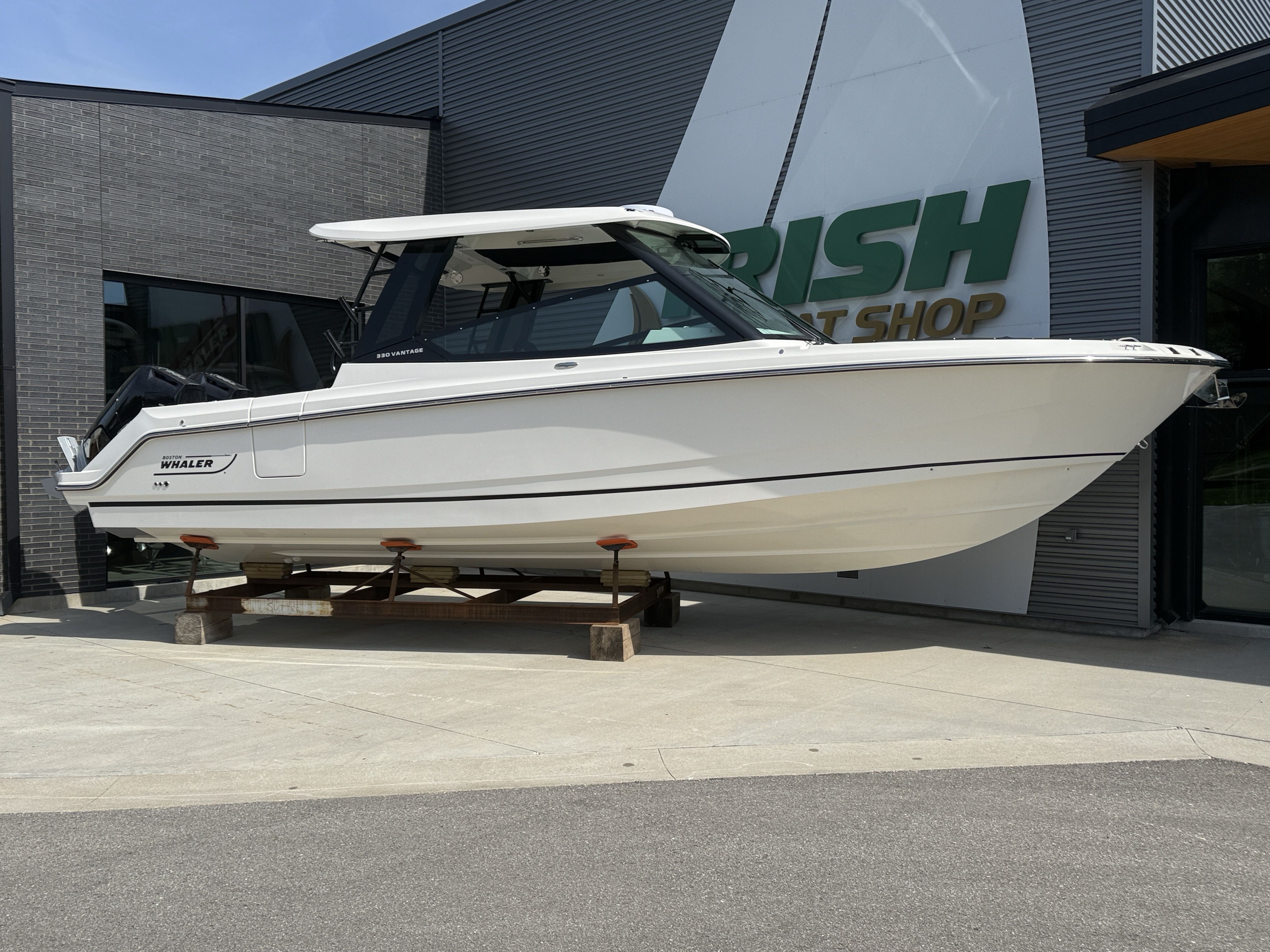2026 Boston Whaler 330 VANTAGE 320 in harbor springs MI