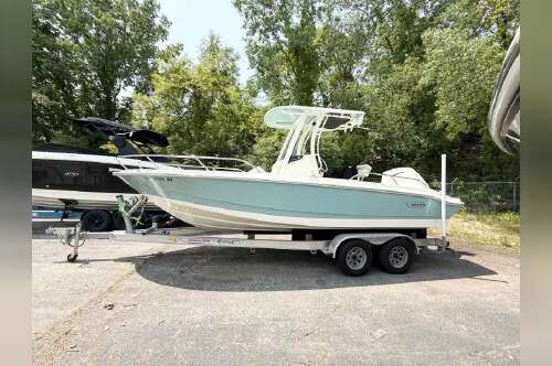 2022 Boston Whaler 220 Dauntless in michigan city IN
