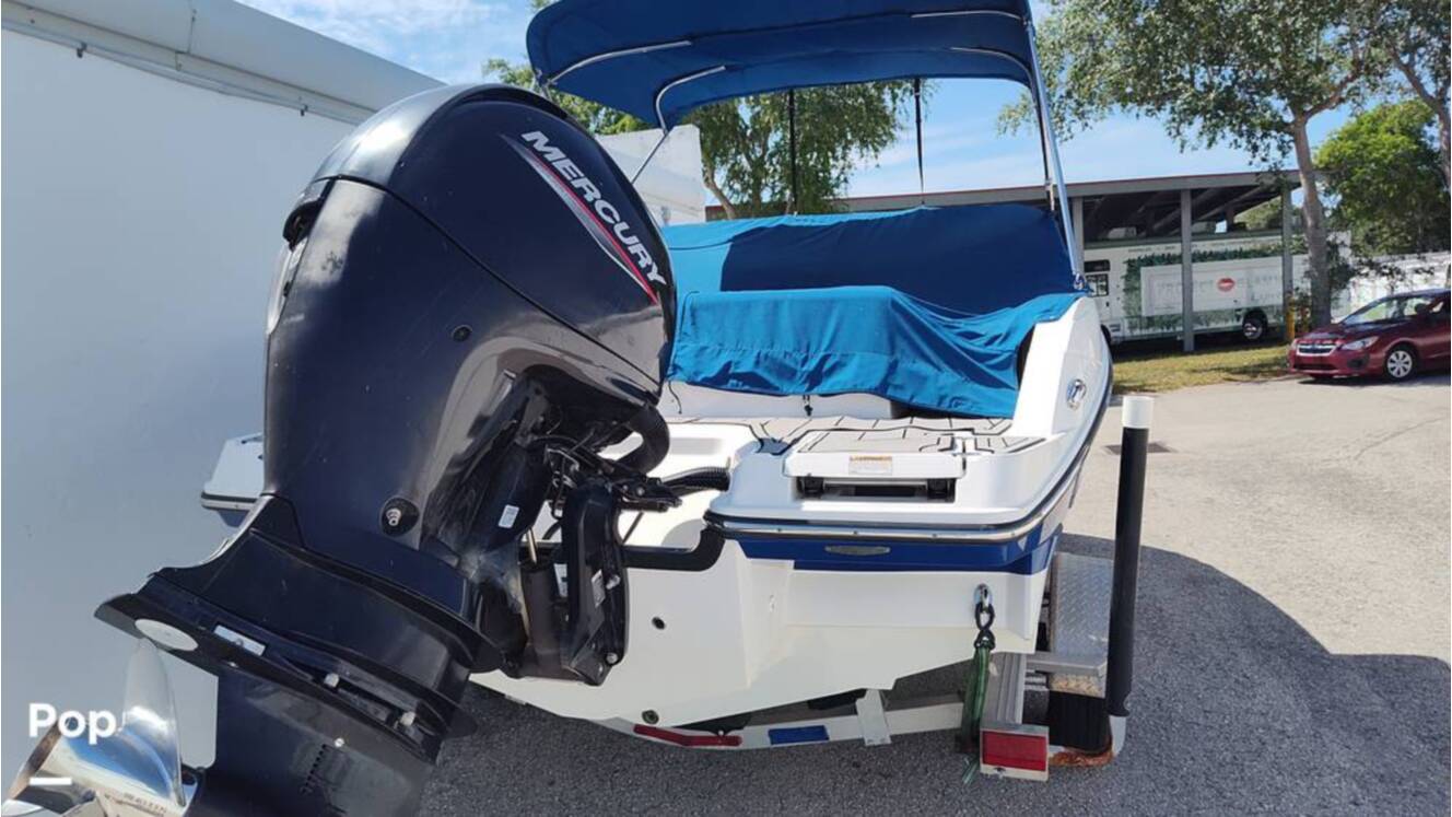 A photo of this 2020 Monterey M205