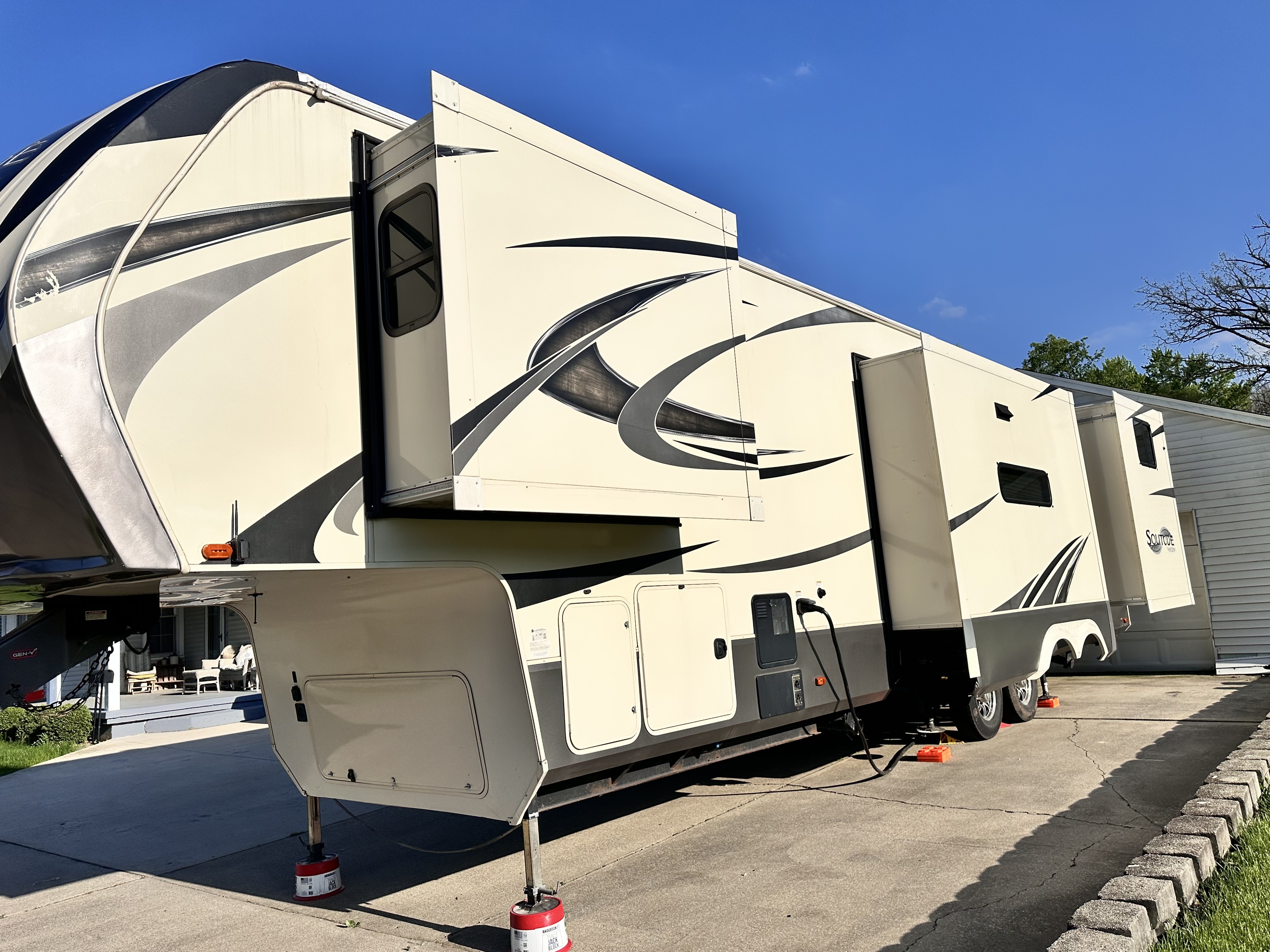 2020 Grand Design SOLITUDE S-CLASS 3740BH in la porte IN