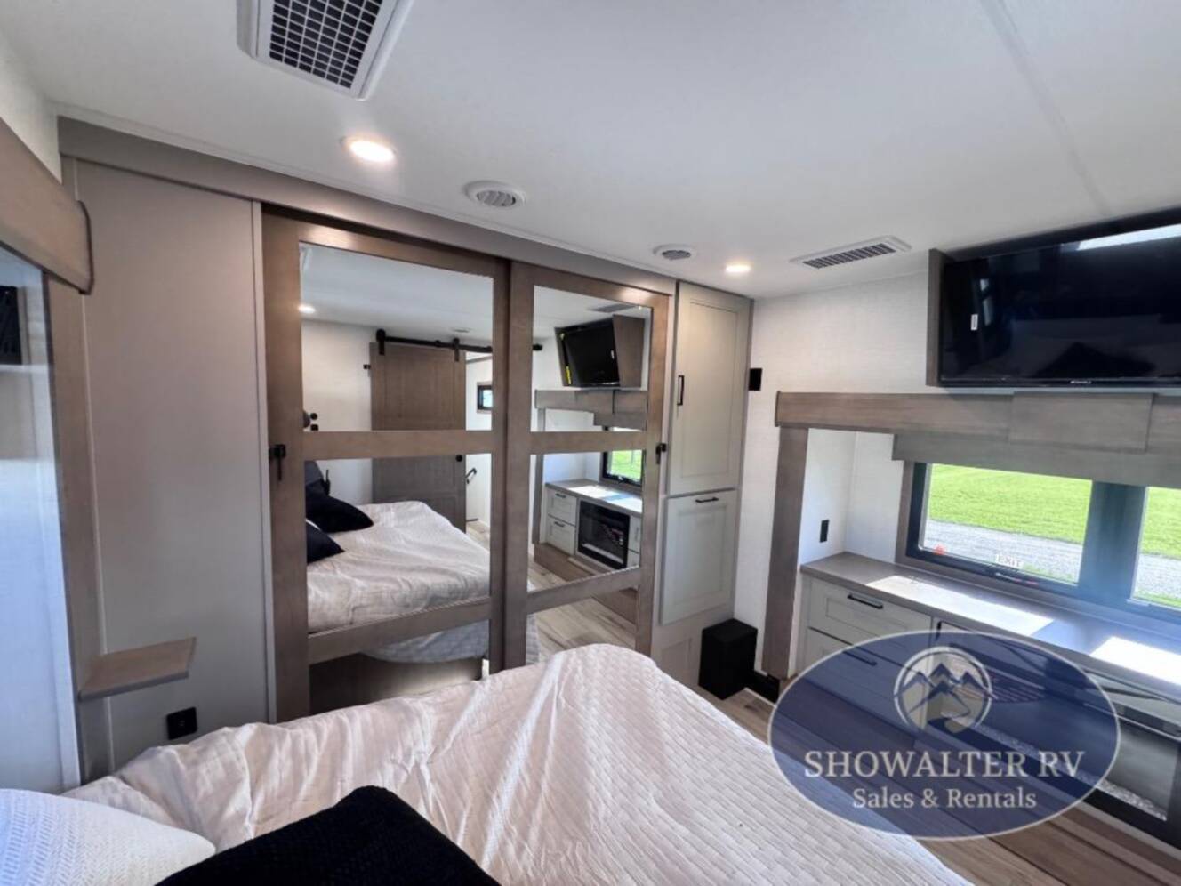A photo of this 2026 Kz Durango Gold G390MLQ