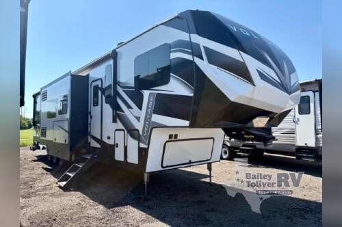 2021 Dutchmen Rv Voltage 4175 in stanton TX