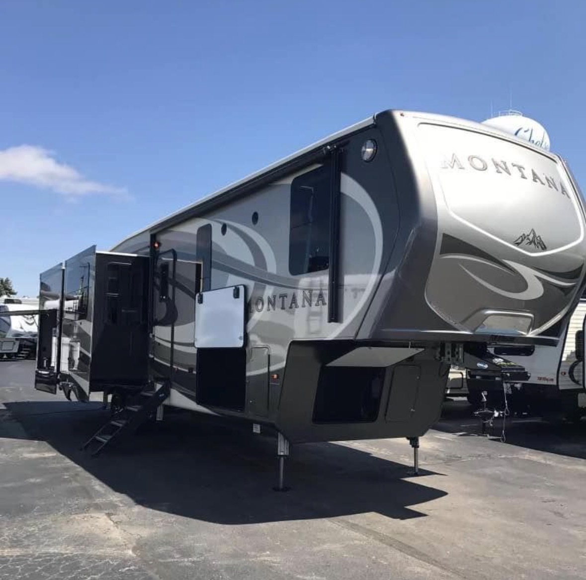 2017 Keystone MONTANA 3661RL RV