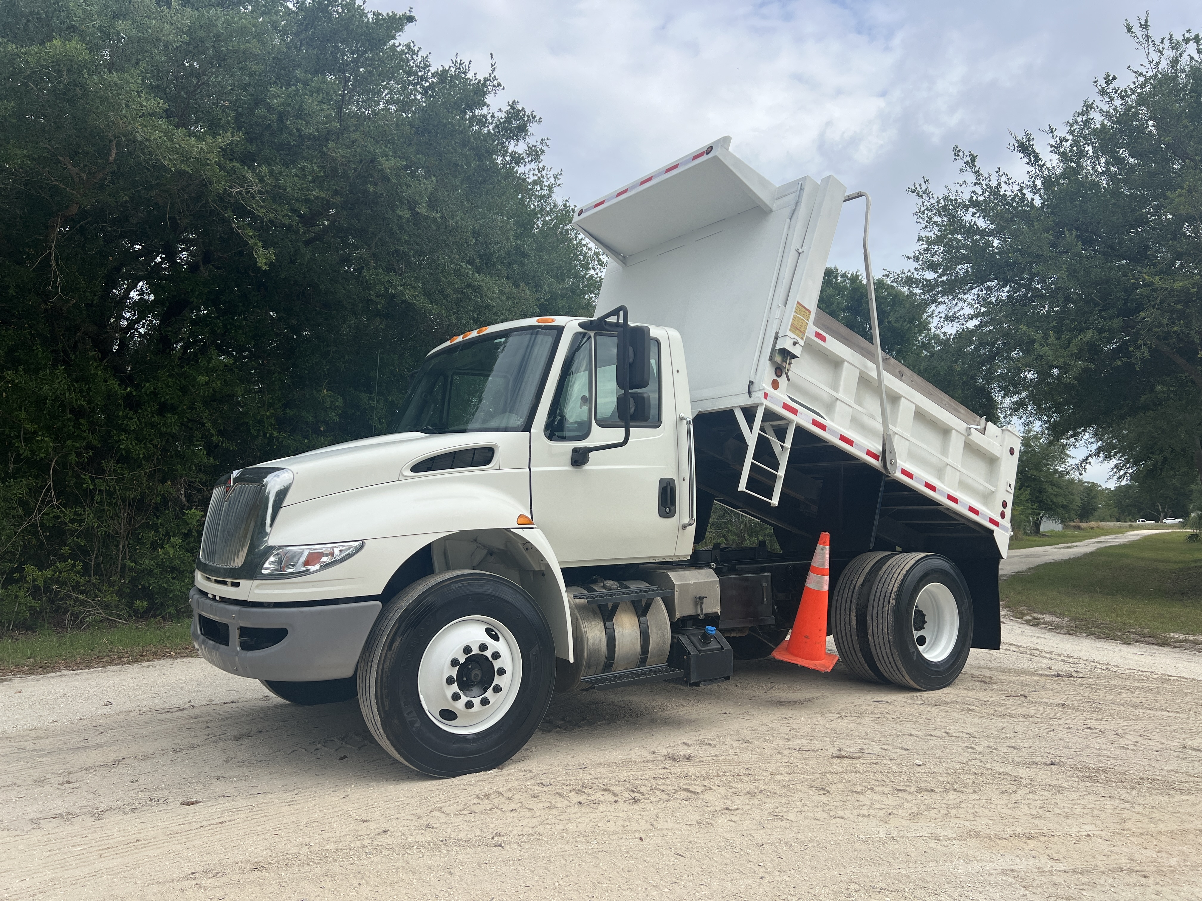 2016 INTERNATIONAL DURASTAR 4300 SBA in Lake Placid, FL