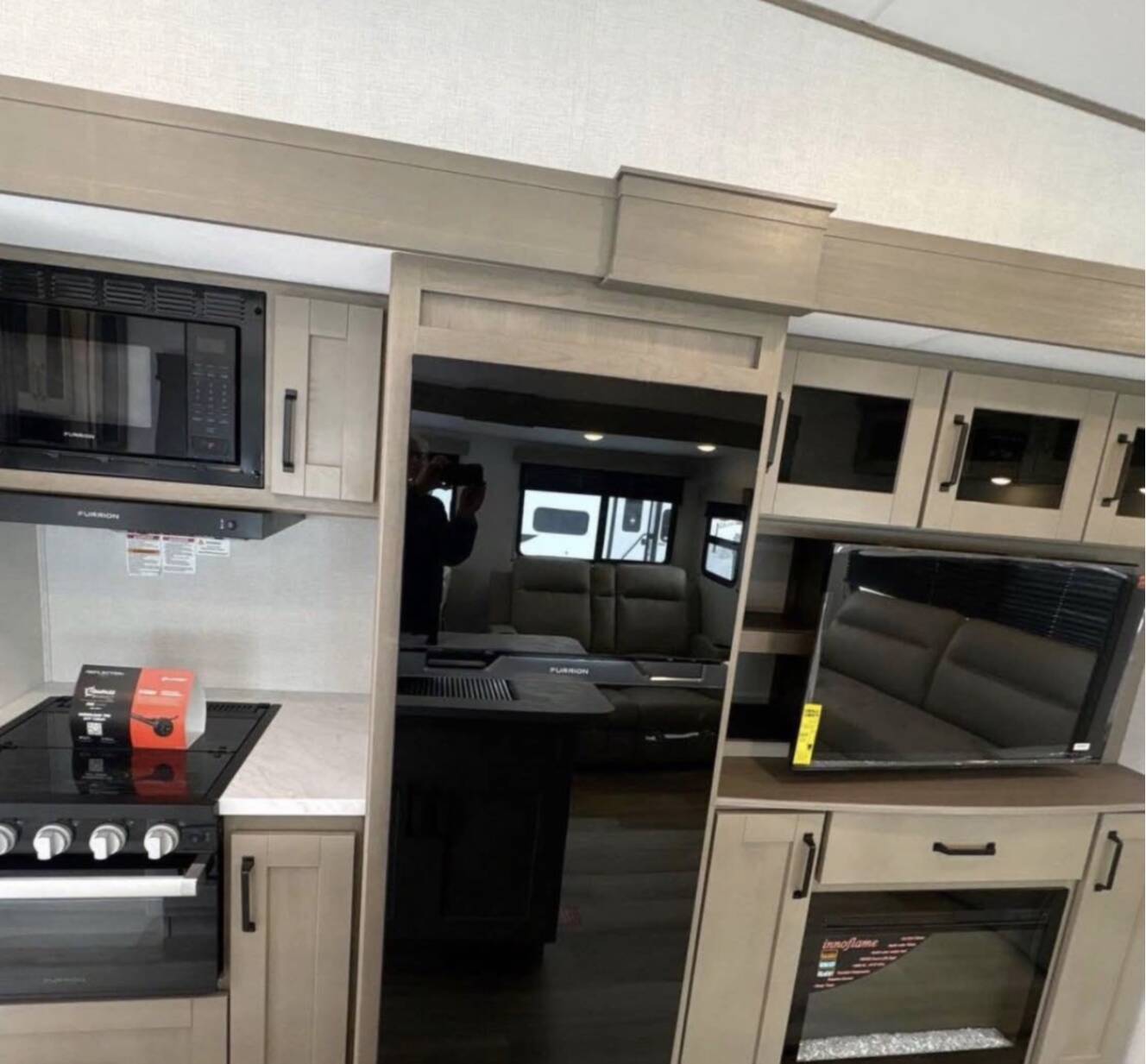 A photo of this 2025 Grand Design REFLECTION 100 SERIES 28RL