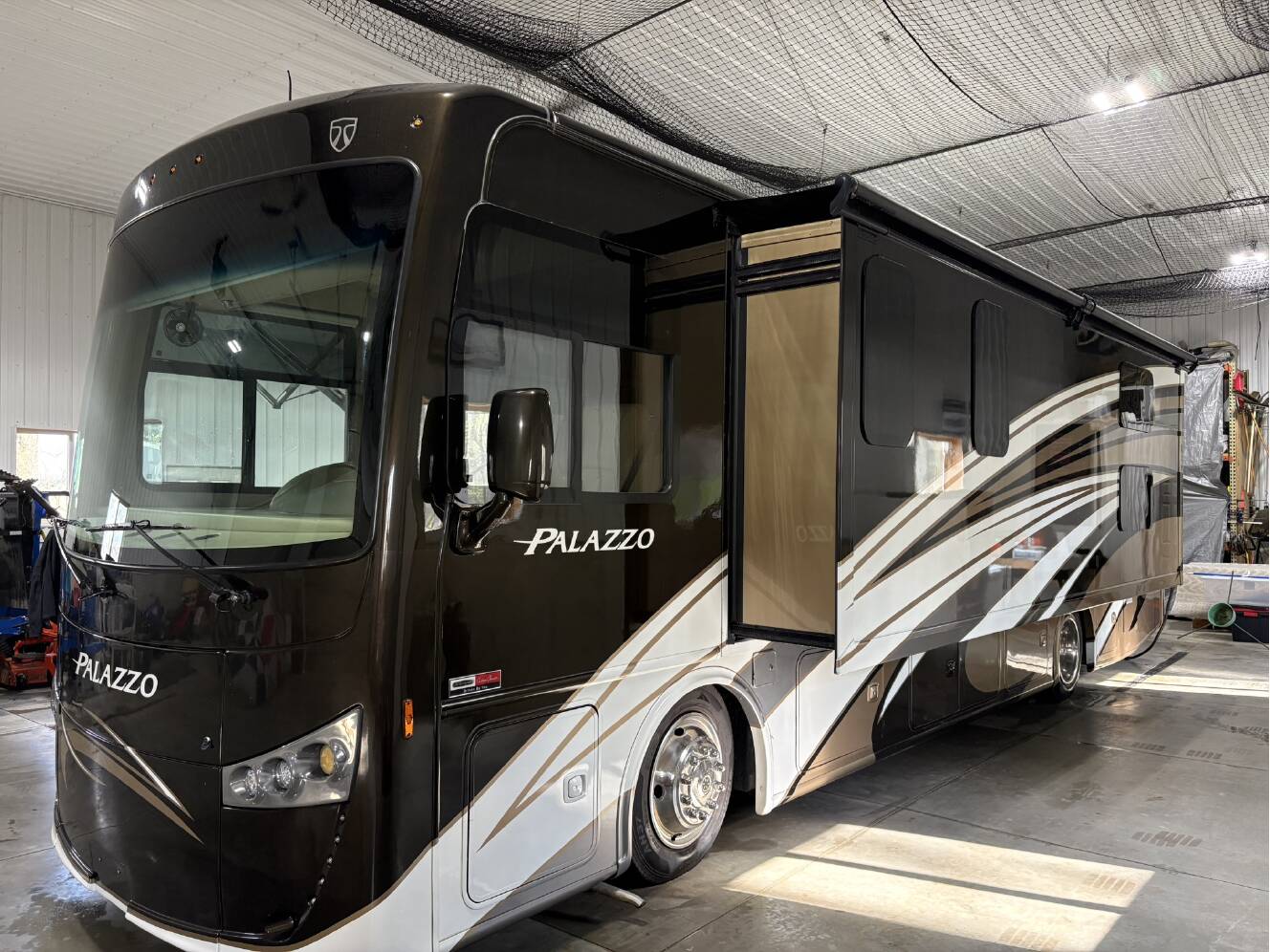 A photo of this 2016 Thor Motor Coach PALAZZO 33 3