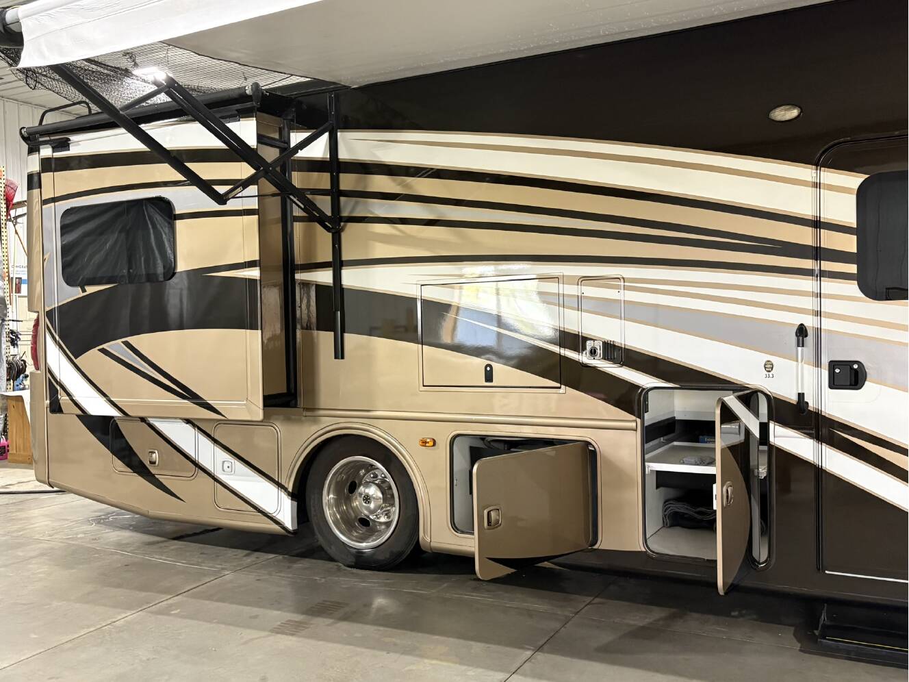 A photo of this 2016 Thor Motor Coach PALAZZO 33 3