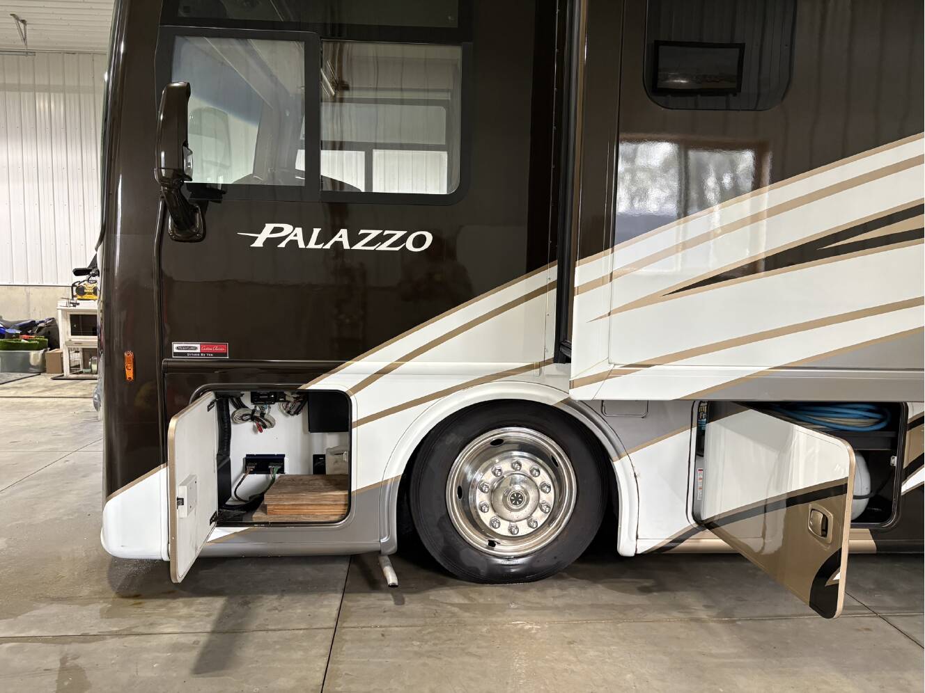 A photo of this 2016 Thor Motor Coach PALAZZO 33 3