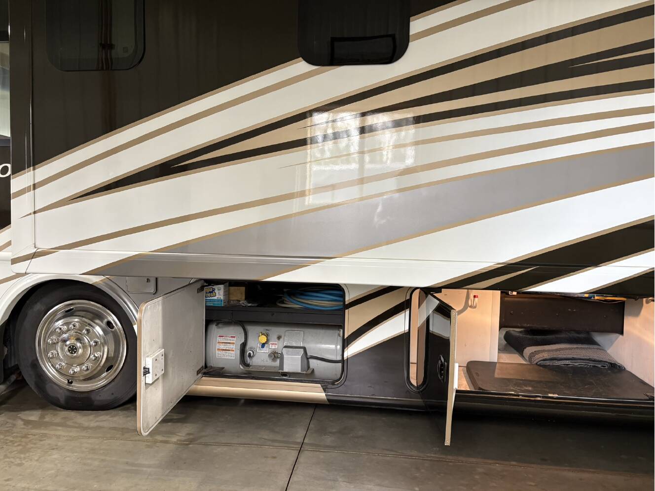 A photo of this 2016 Thor Motor Coach PALAZZO 33 3