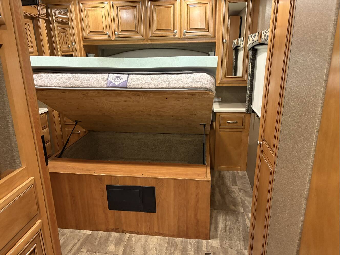 A photo of this 2016 Thor Motor Coach PALAZZO 33 3