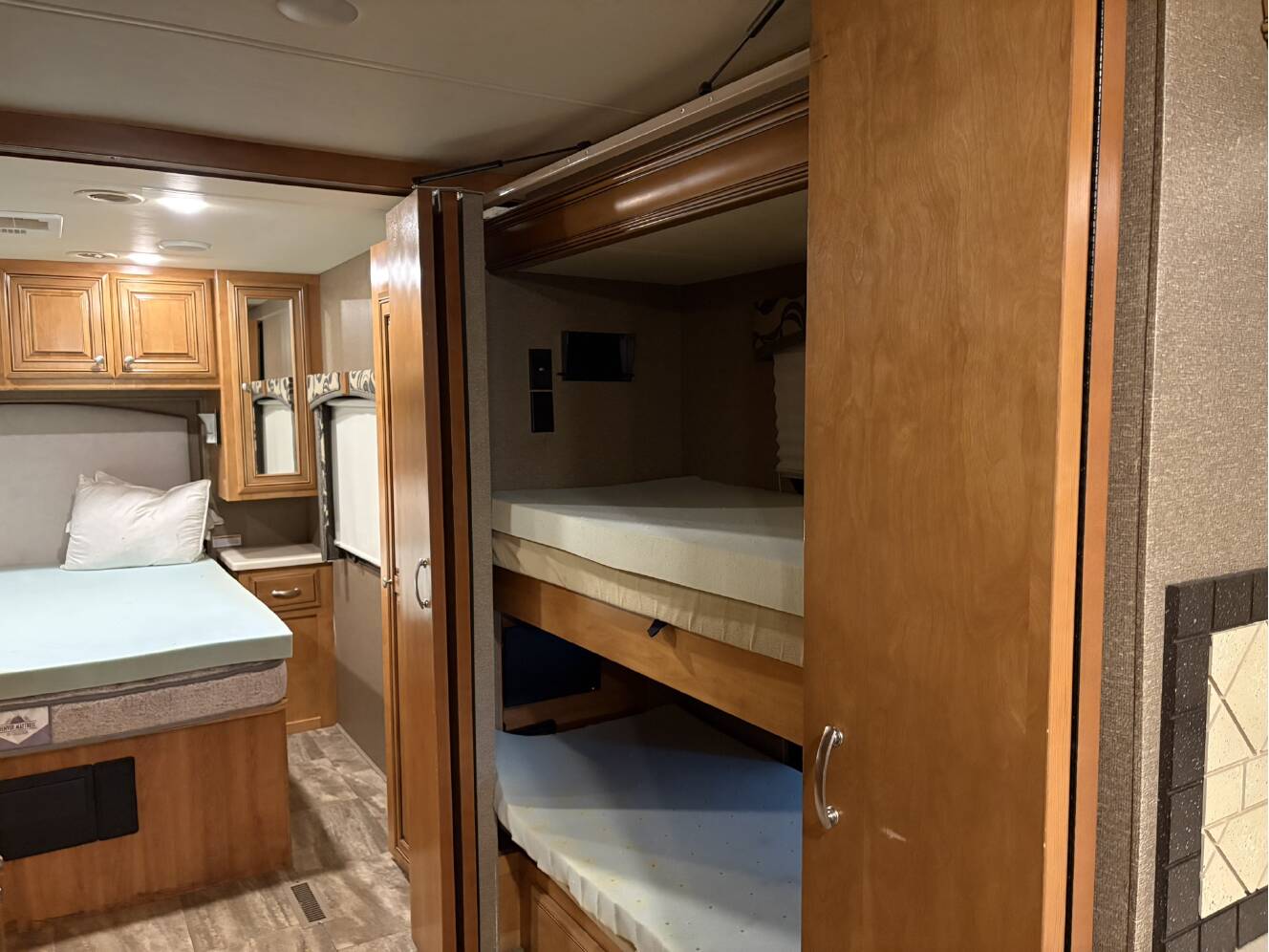 A photo of this 2016 Thor Motor Coach PALAZZO 33 3
