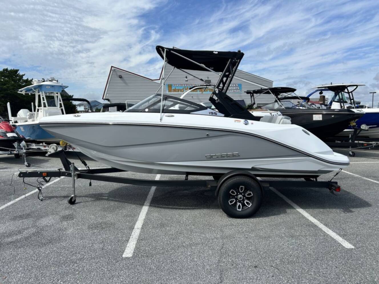 A photo of this 2025 Scarab 195 SE
