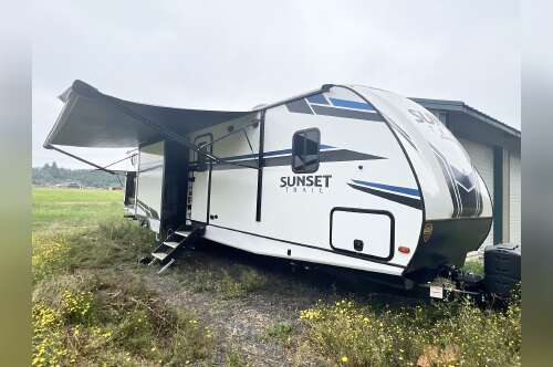 2021 Crossroads SUNSET TRAIL SUPER LITE 330BH in onalaska WA