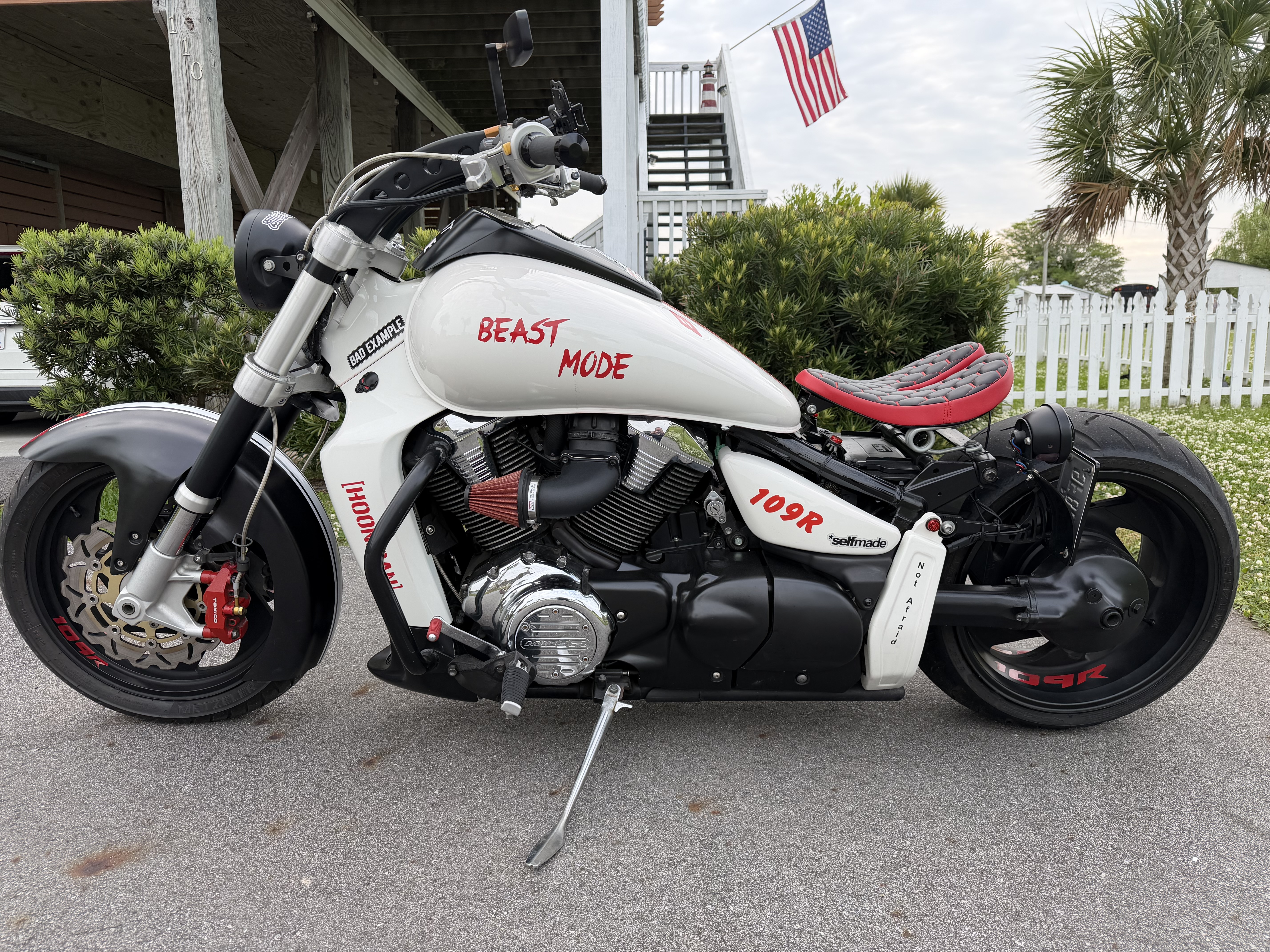 2006 Suzuki BOULEVARD M109R Cruiser motorcycle