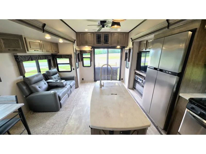2018 K-Z Durango Gold 382MBQ